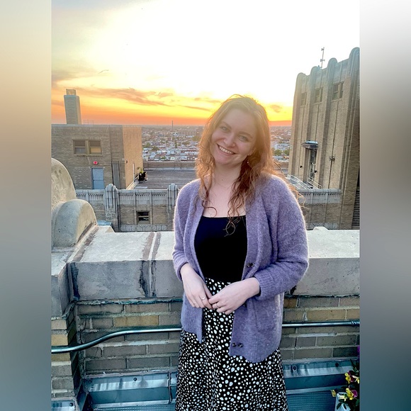 Meet your posher, Sarah - Picture 2 of 3